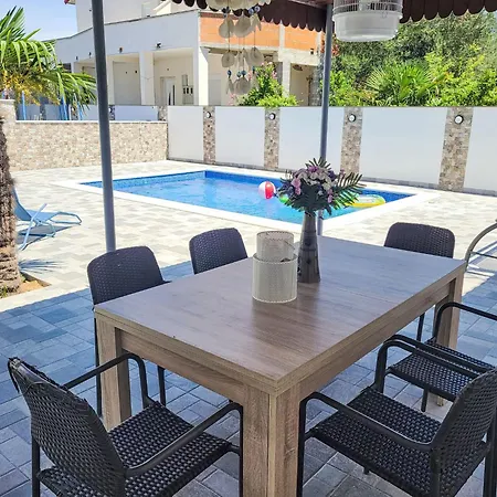 Matea By Interhome Nin